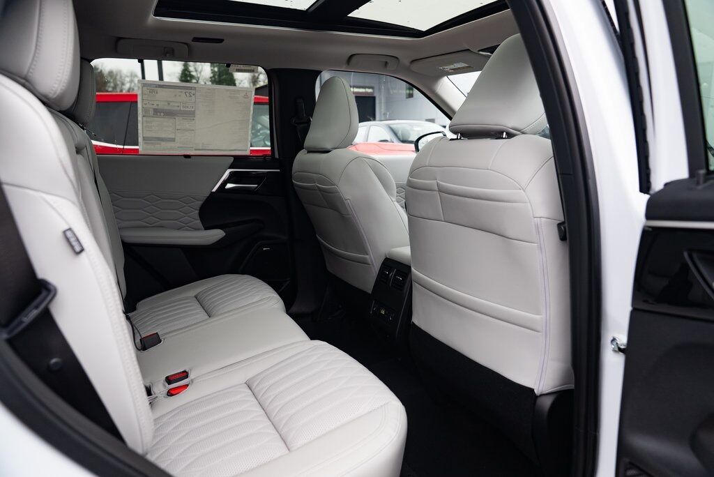 2026 Mitsubishi Outlander SEL Milwaukie OR