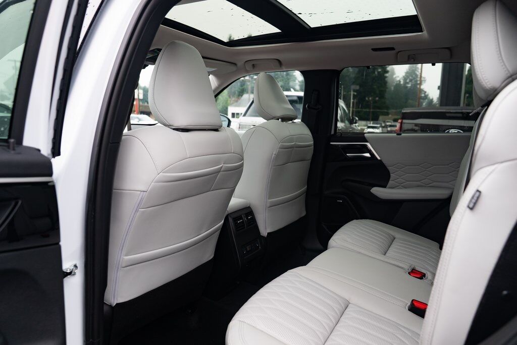 2026 Mitsubishi Outlander SEL Milwaukie OR