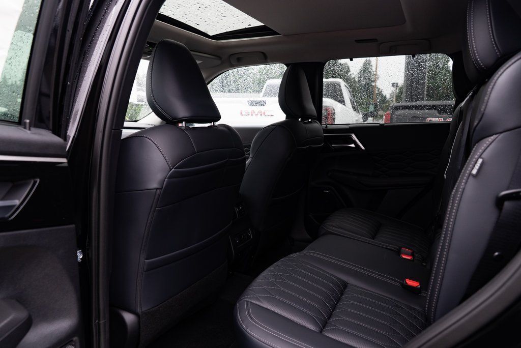 2026 Mitsubishi Outlander SEL Milwaukie OR