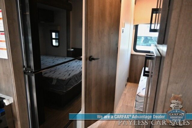 2026 NEXUS Phantom Sport 22PS / Class C / 7.3L V8 / 4.0kW Generator / Sleeps 6 / Queen Bed + Overhead Bunk / Convertible Dinette / 30K BTU Furnace & 13.5K BTU A/C / 3-Burner Cooktop / 10 cu.ft. 12V Fridge / Power Awning / Back Up Cam Anchorage AK