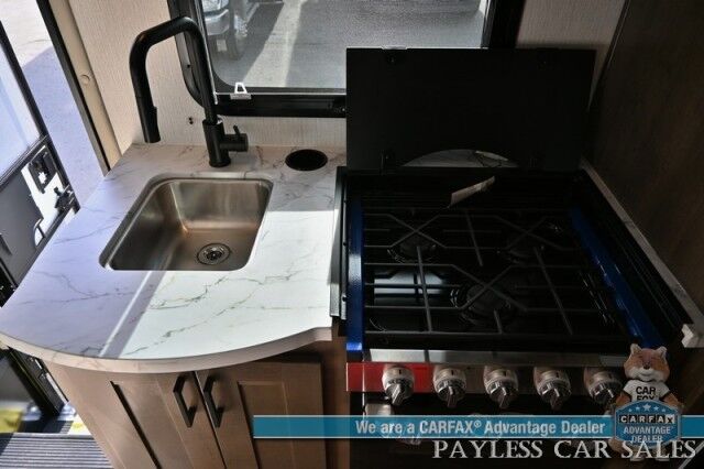 2026 NEXUS Phantom Sport 22PS / Class C / 7.3L V8 / 4.0kW Generator / Sleeps 6 / Queen Bed + Overhead Bunk / Convertible Dinette / 30K BTU Furnace & 13.5K BTU A/C / 3-Burner Cooktop / 10 cu.ft. 12V Fridge / Power Awning / Back Up Cam Anchorage AK