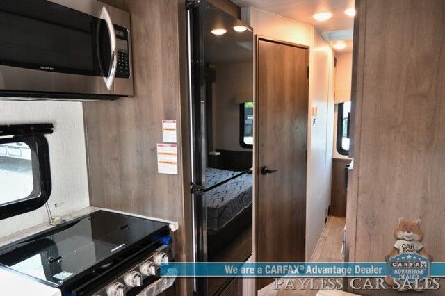 2026 NEXUS Phantom Sport 22PS / Class C / 7.3L V8 / 4.0kW Generator / Sleeps 6 / Queen Bed + Overhead Bunk / Convertible Dinette / 30K BTU Furnace & 13.5K BTU A/C / 3-Burner Cooktop / 10 cu.ft. 12V Fridge / Power Awning / Back Up Cam Anchorage AK