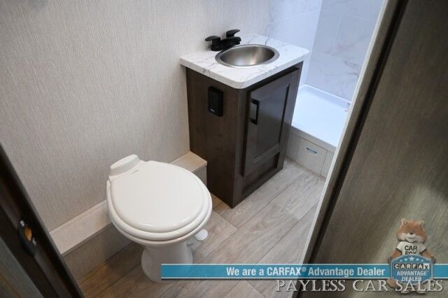 2026 NEXUS Phantom Sport 22PS / Class C / 7.3L V8 / 4.0kW Generator / Sleeps 6 / Queen Bed + Overhead Bunk / Convertible Dinette / 30K BTU Furnace & 13.5K BTU A/C / 3-Burner Cooktop / 10 cu.ft. 12V Fridge / Power Awning / Back Up Cam Anchorage AK