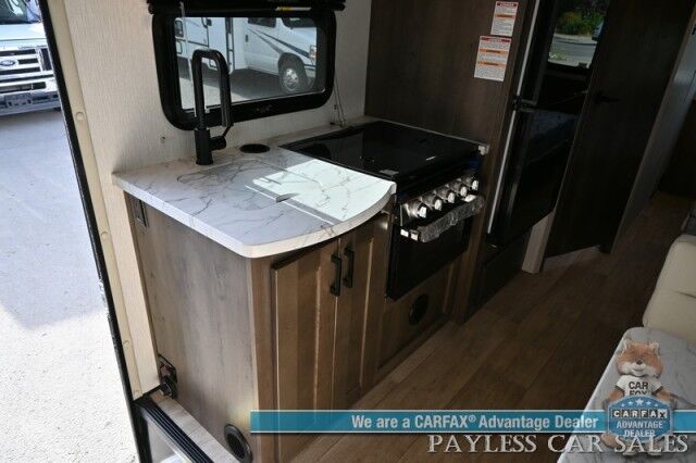 2026 NEXUS Phantom Sport 22PS / Class C / 7.3L V8 / 4.0kW Generator / Sleeps 6 / Queen Bed + Overhead Bunk / Convertible Dinette / 30K BTU Furnace & 13.5K BTU A/C / 3-Burner Cooktop / 10 cu.ft. 12V Fridge / Power Awning / Back Up Cam Anchorage AK