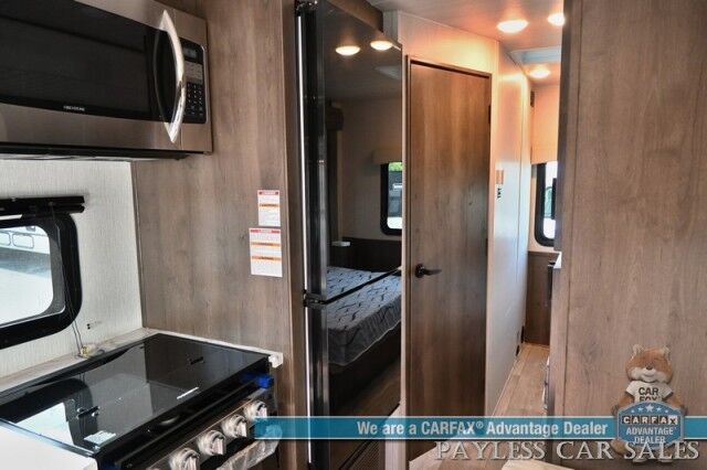 2026 NEXUS Phantom Sport 22PS / Class C / 7.3L V8 / 4.0kW Generator / Sleeps 6 / Queen Bed + Overhead Bunk / Convertible Dinette / 30K BTU Furnace & 13.5K BTU A/C / 3-Burner Cooktop / 10 cu.ft. 12V Fridge / Power Awning / Back Up Cam Anchorage AK