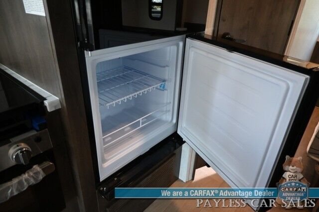 2026 NEXUS Phantom Sport 22PS / Class C / 7.3L V8 / 4K Gas Generator / Sleeps 6 / Queen Bed / Dinette Booth / Over Cab Bed / 30k BTU Furnace & 13K BTU AC / 3 Burner Stove Top / 10 cu.ft. Refrigerator / Power Awning / Back Up Camera Anchorage AK