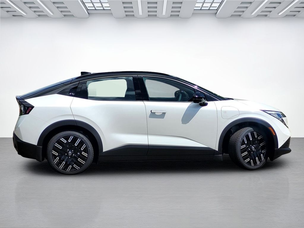 2026 Nissan LEAF PLATINUM+