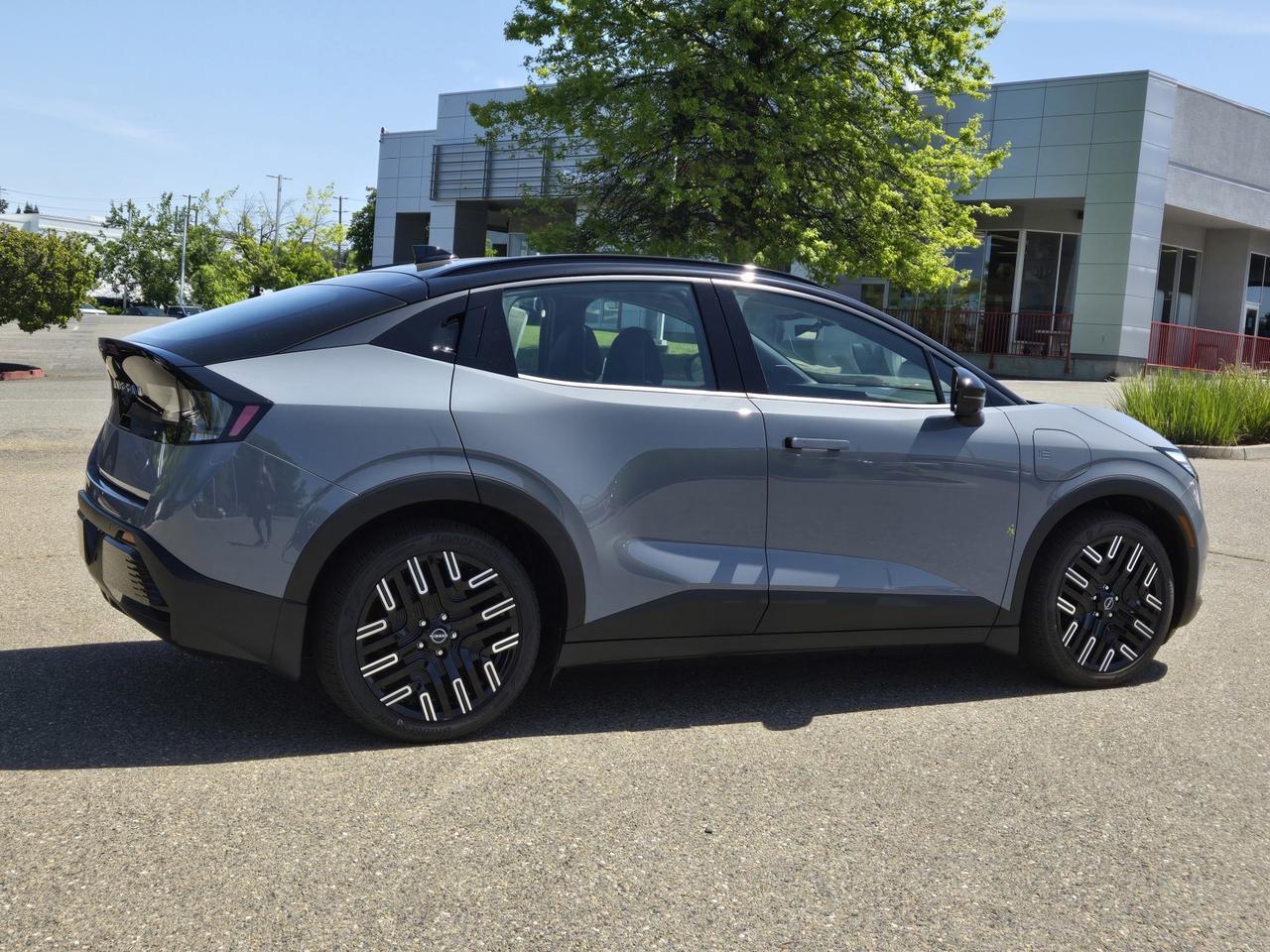 2026 Nissan LEAF PLATINUM+