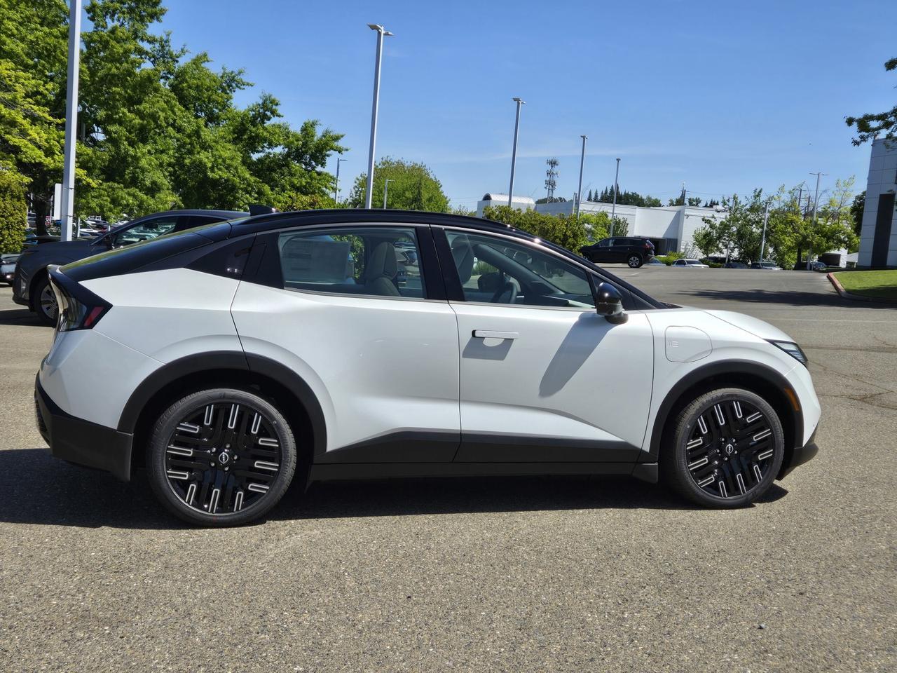 2026 Nissan LEAF PLATINUM+