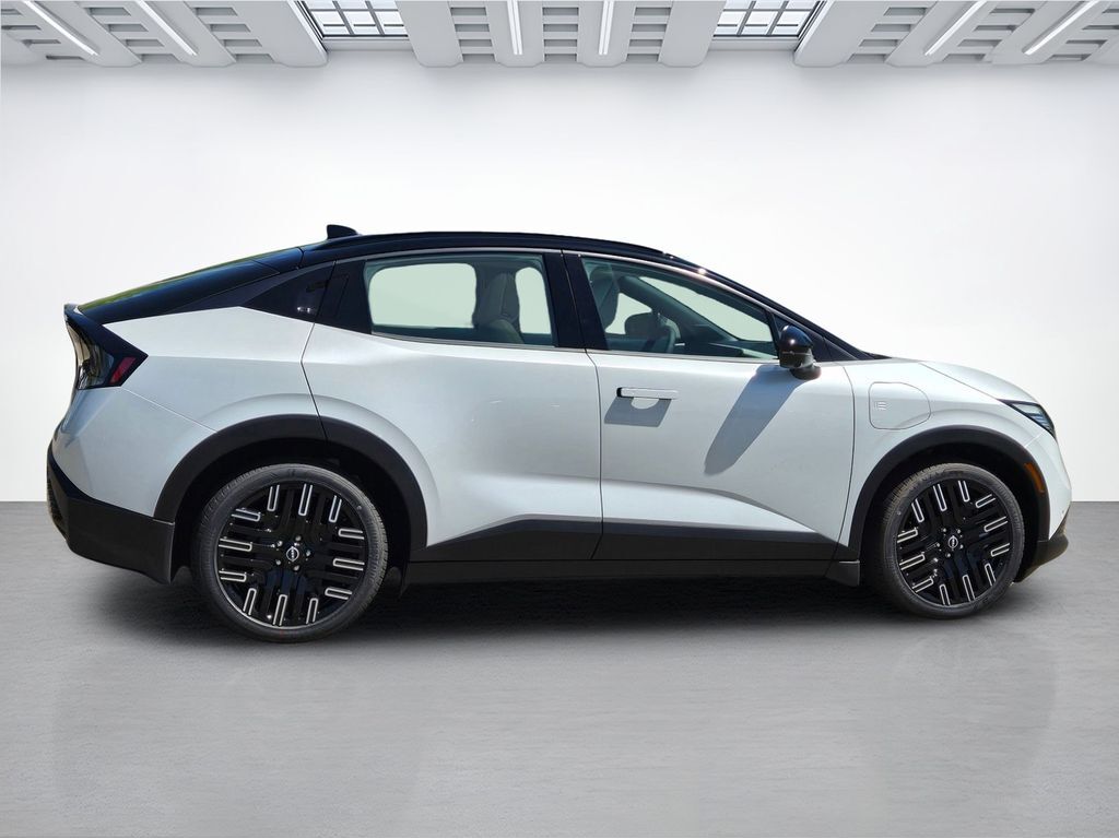 2026 Nissan LEAF PLATINUM+