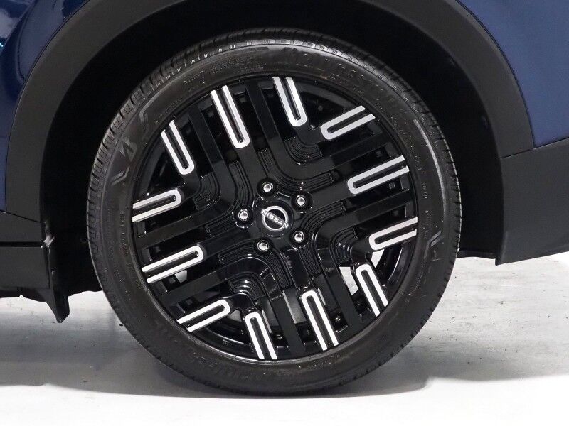 2026 Nissan LEAF PLATINUM+ *HEADS-UP DISPLAY, NAVIGATION, ADAPTIVE CRUISE, SAFETY ALERTS, 360 VIEW CAMERAS, COLOR TOUCHSCREEN, PANO GLASS ROOF, HEATED SEATS/STEERING, POWER LIFTGATE, BOSE, WIRELESS CHARGING, ANDROID & APPLE Round Rock TX