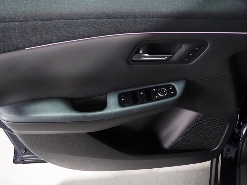 2026 Nissan LEAF PLATINUM+ *HEADS-UP DISPLAY, NAVIGATION, ADAPTIVE CRUISE, SAFETY ALERTS, 360 VIEW CAMERAS, COLOR TOUCHSCREEN, PANO GLASS ROOF, HEATED SEATS/STEERING, POWER LIFTGATE, BOSE, WIRELESS CHARGING, ANDROID & APPLE Round Rock TX
