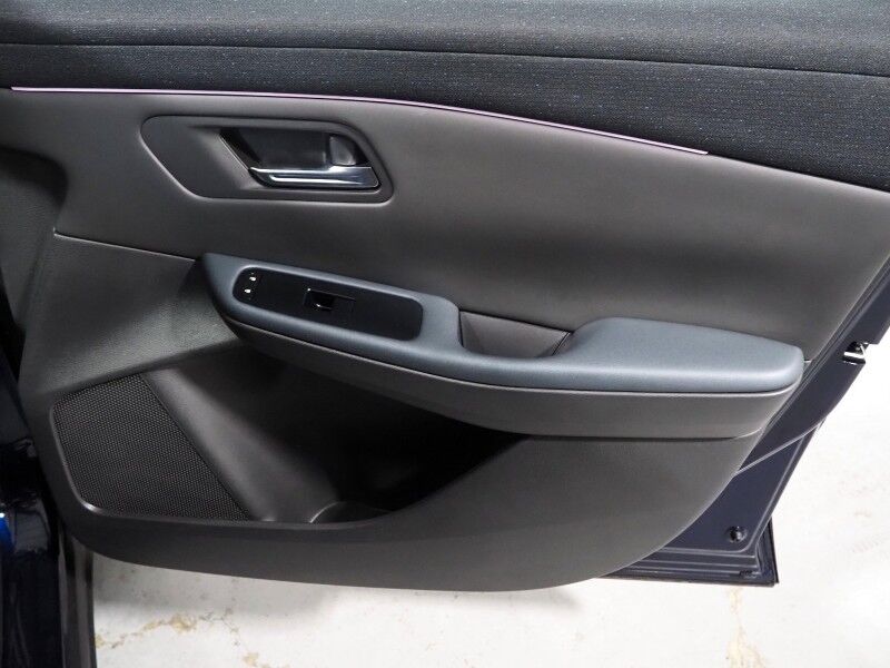 2026 Nissan LEAF PLATINUM+ *HEADS-UP DISPLAY, NAVIGATION, ADAPTIVE CRUISE, SAFETY ALERTS, 360 VIEW CAMERAS, COLOR TOUCHSCREEN, PANO GLASS ROOF, HEATED SEATS/STEERING, POWER LIFTGATE, BOSE, WIRELESS CHARGING, ANDROID & APPLE Round Rock TX