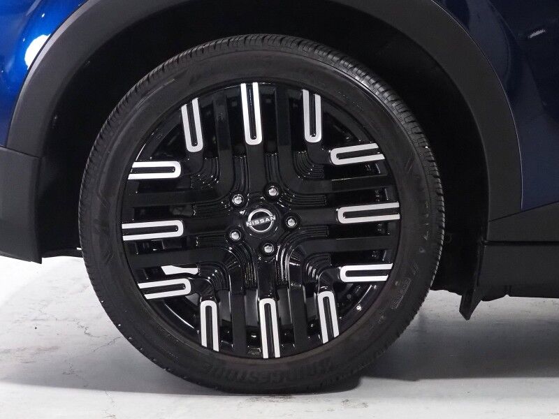 2026 Nissan LEAF PLATINUM+ *HEADS-UP DISPLAY, NAVIGATION, ADAPTIVE CRUISE, SAFETY ALERTS, 360 VIEW CAMERAS, COLOR TOUCHSCREEN, PANO GLASS ROOF, HEATED SEATS/STEERING, POWER LIFTGATE, BOSE, WIRELESS CHARGING, ANDROID & APPLE Round Rock TX