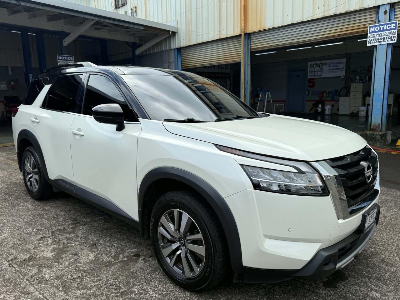 2023 Nissan Pathfinder SL