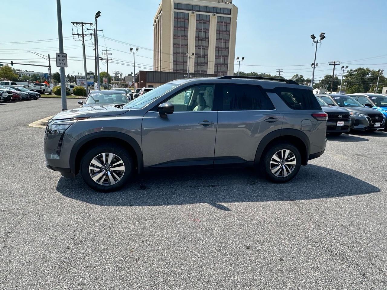 2026 Nissan Pathfinder SL Glen Burnie MD