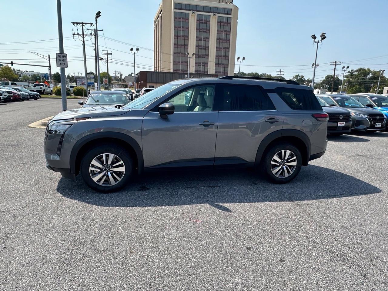 2026 Nissan Pathfinder SL Glen Burnie MD
