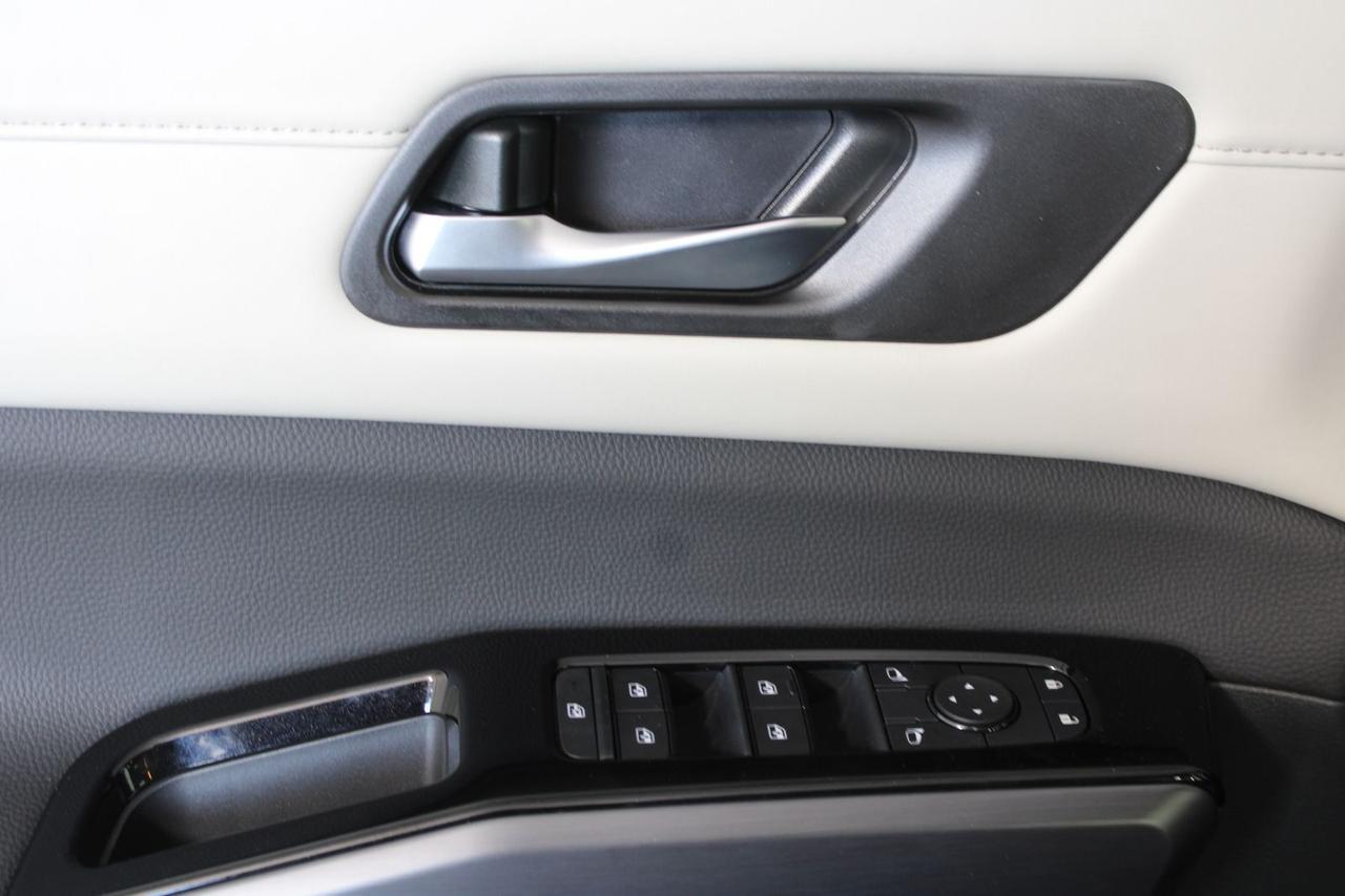 2026 Nissan Pathfinder SL Glen Burnie MD