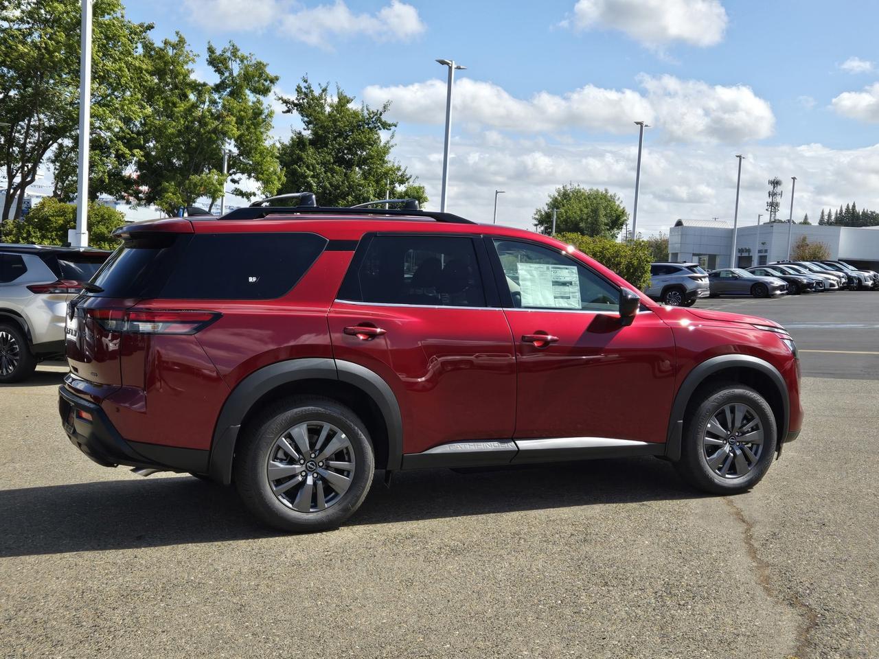 2026 Nissan Pathfinder SV