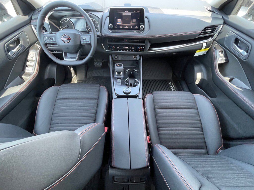 2026 Nissan Rogue SV photo 10