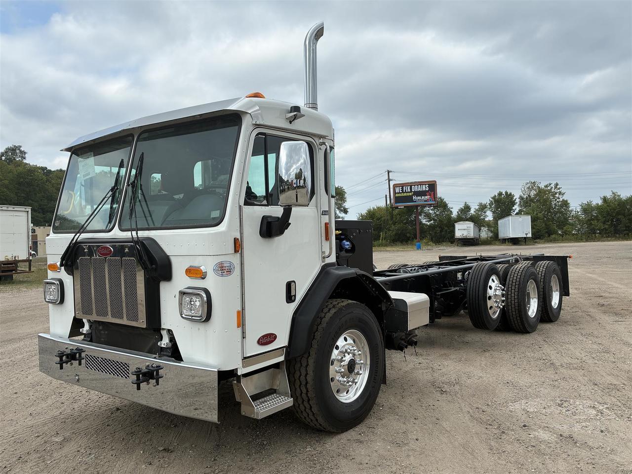2026 Peterbilt 520 Cab & Chassis