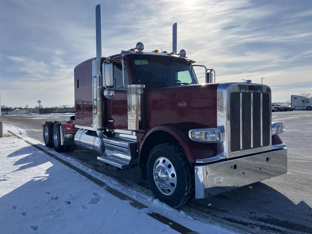 2026 Peterbilt 589 72&quot; Low Roof Rochester MN