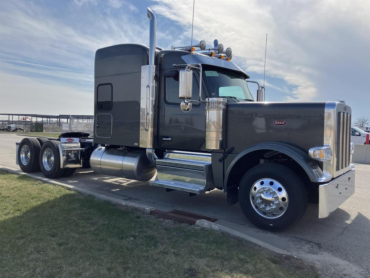 2026 Peterbilt 589