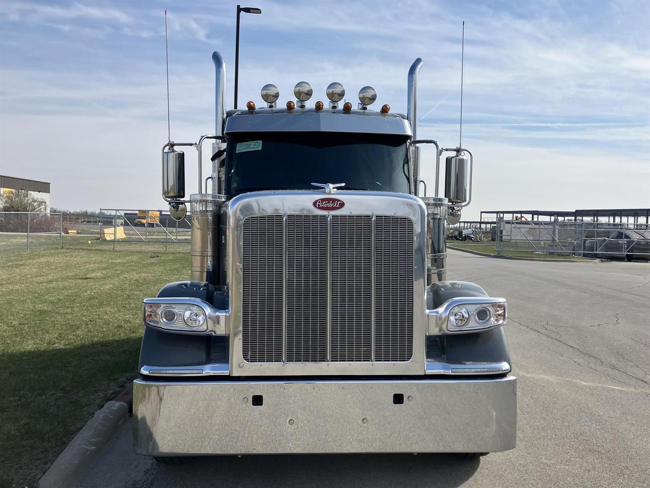 2026 Peterbilt 589