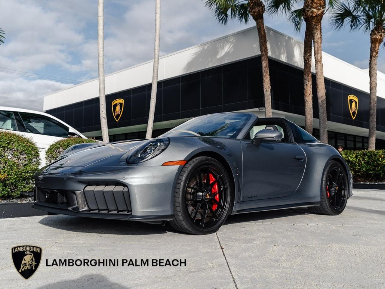 2026 Porsche 911 4 GTS