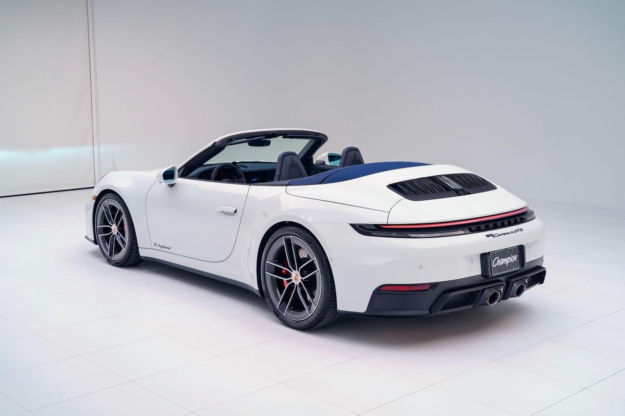 2026 Porsche 911 4 GTS Cabriolet photo 3