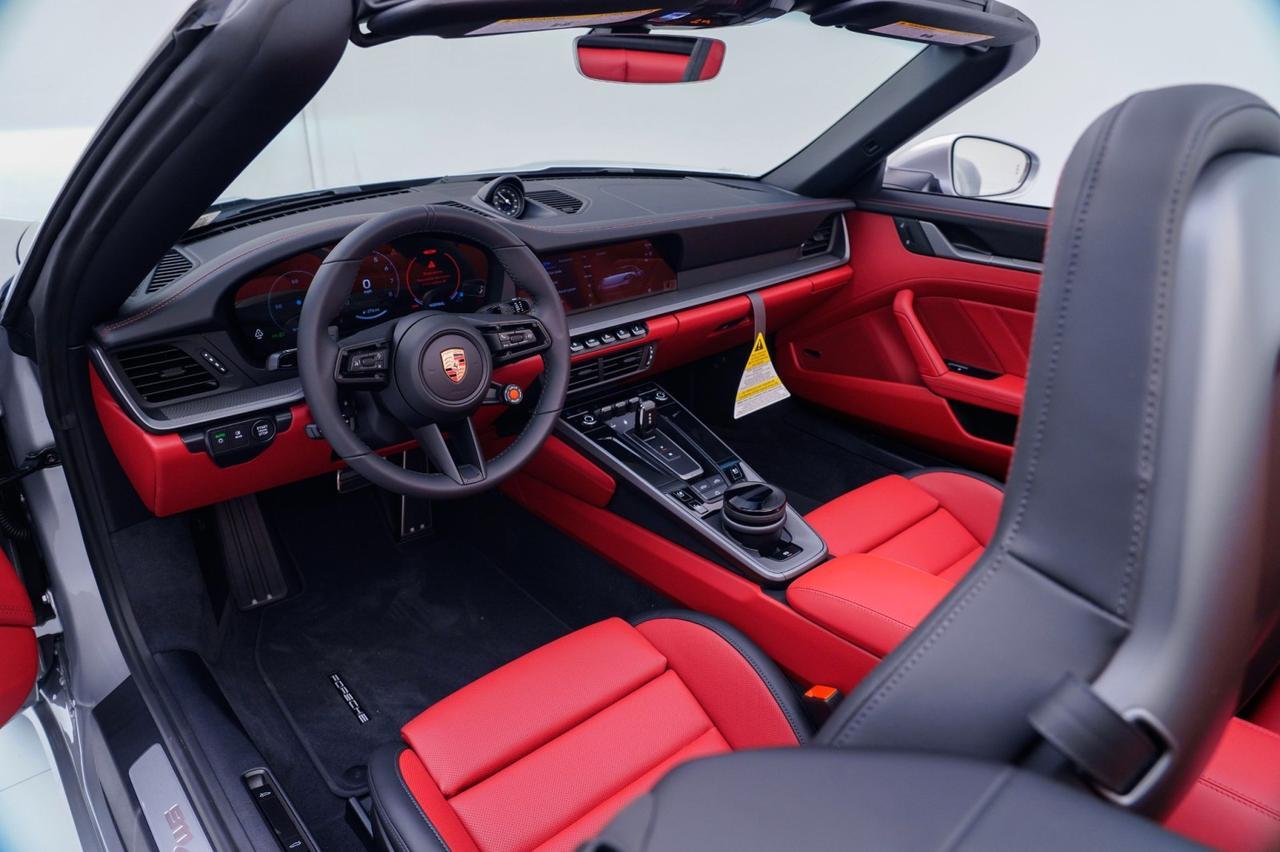 2026 Porsche 911 Cabriolet photo 4