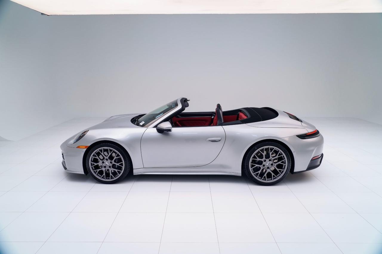 2026 Porsche 911 Cabriolet photo 2