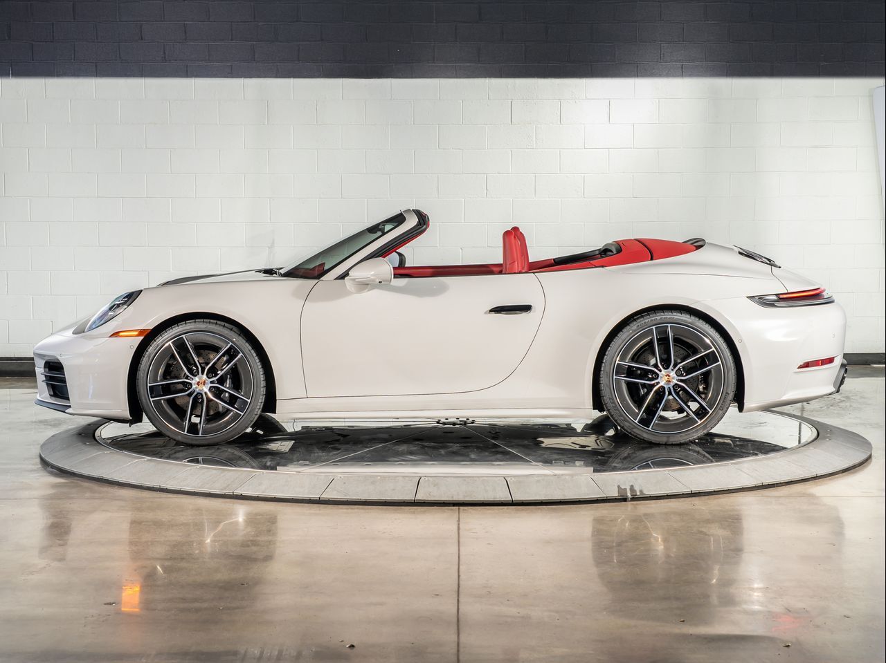 2026 Porsche 911 T photo 2