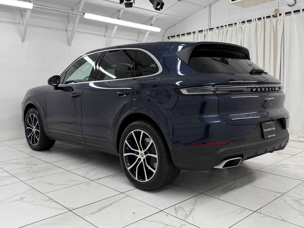 2026 Porsche Cayenne Base photo 3