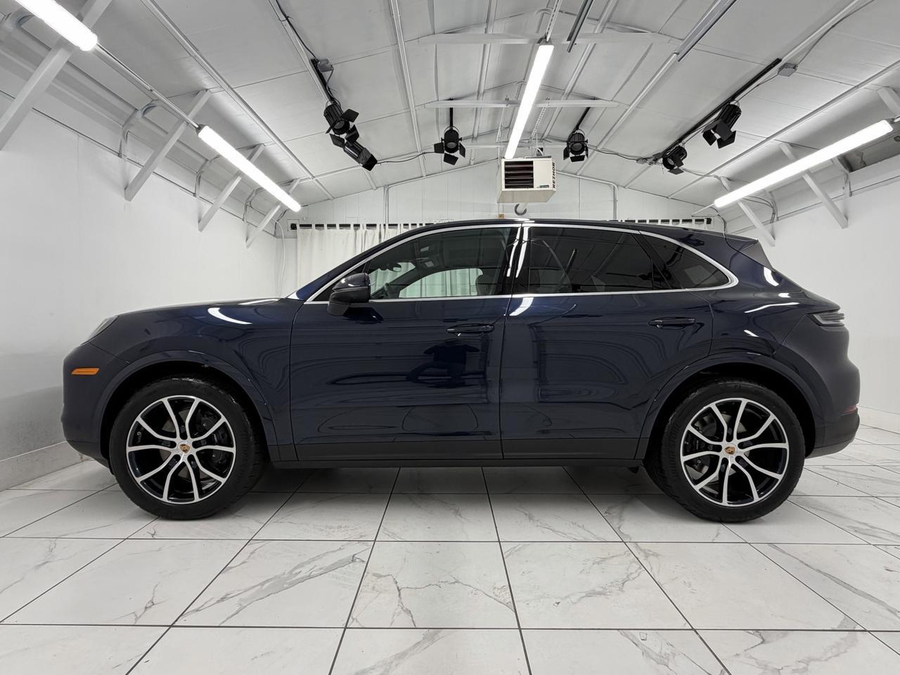 2026 Porsche Cayenne Base photo 2