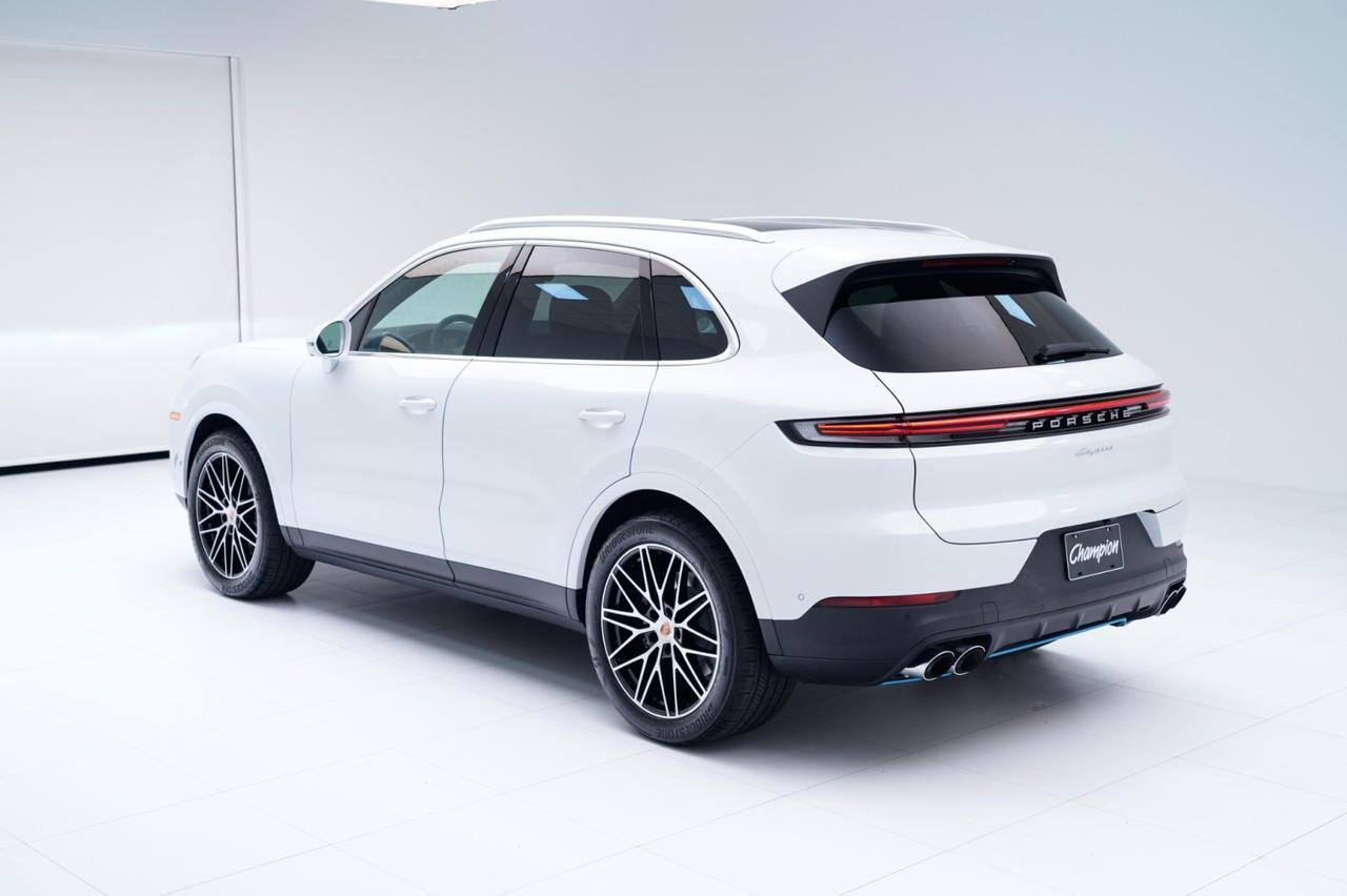 2026 Porsche Cayenne photo 2