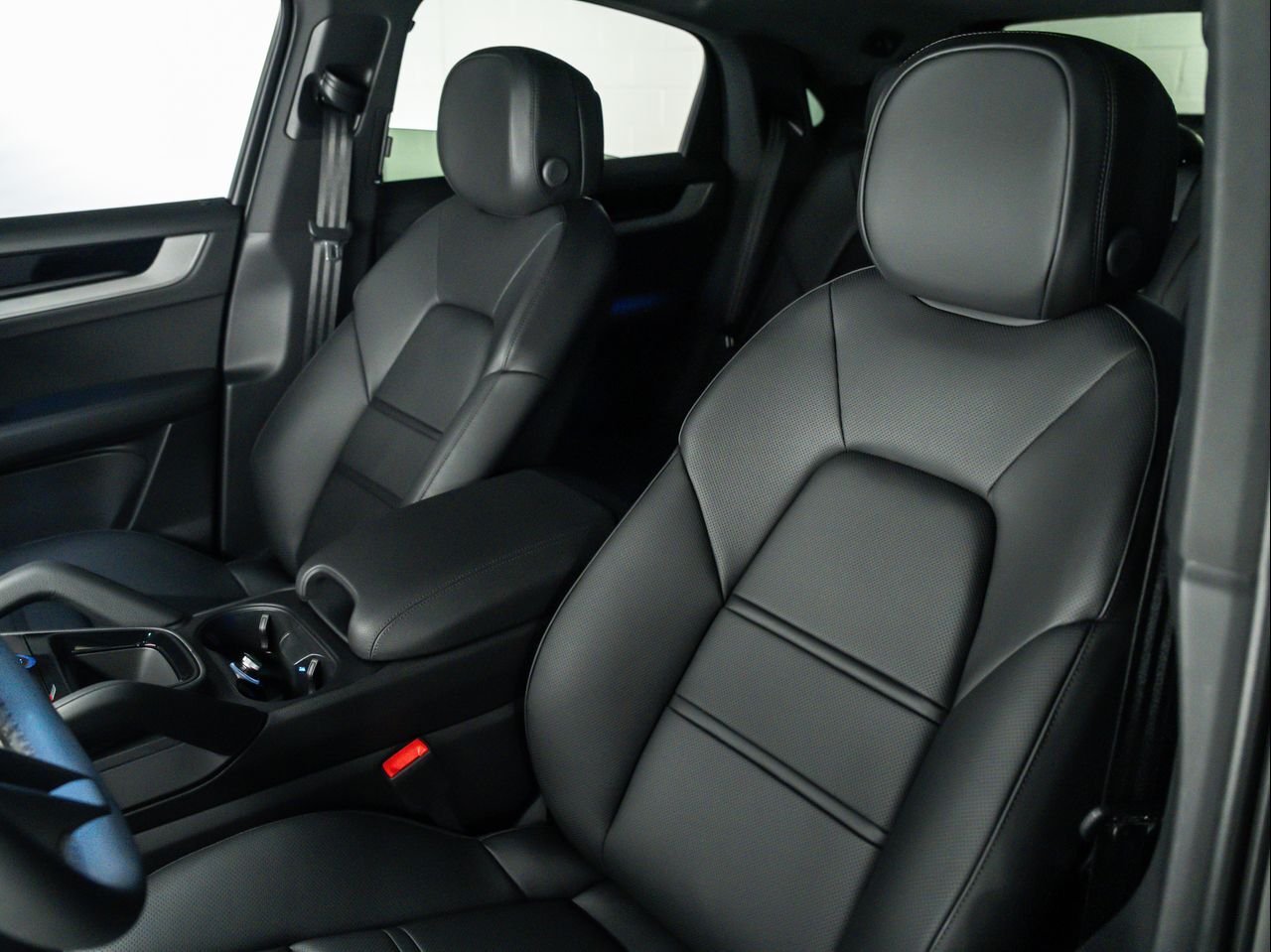 2026 Porsche Cayenne Coupe E-Hybrid photo 4