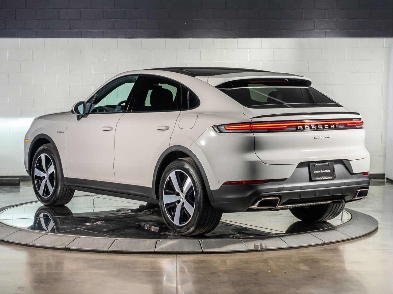 2026 Porsche Cayenne Coupe E-Hybrid photo 2