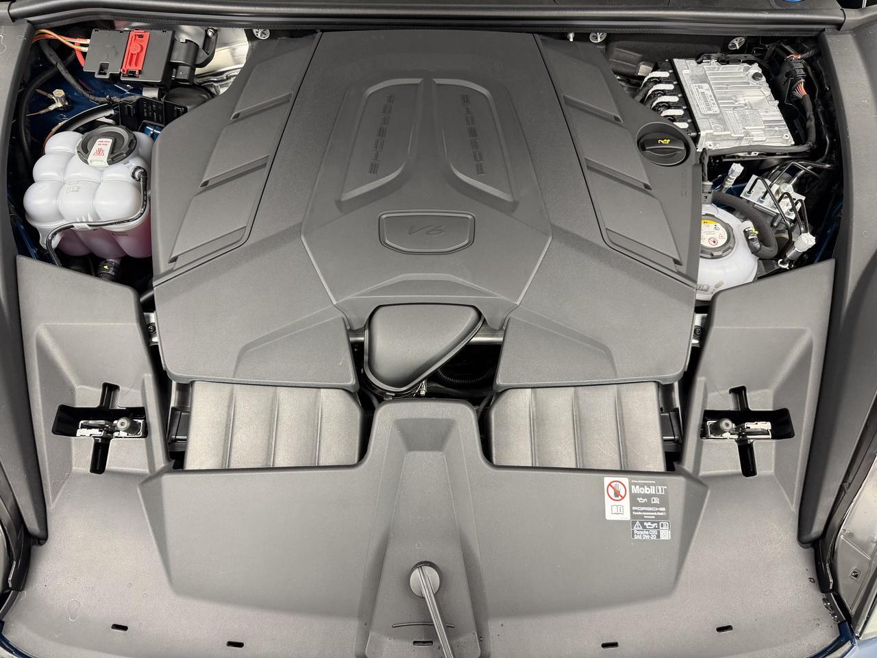 2026 Porsche Cayenne E-Hybrid Newark DE