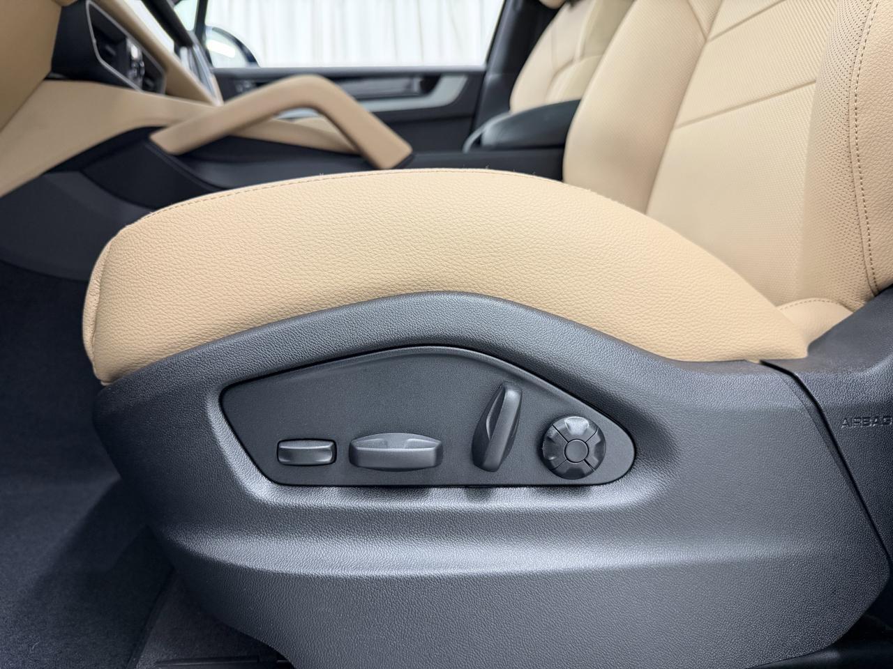 2026 Porsche Cayenne E-Hybrid Newark DE