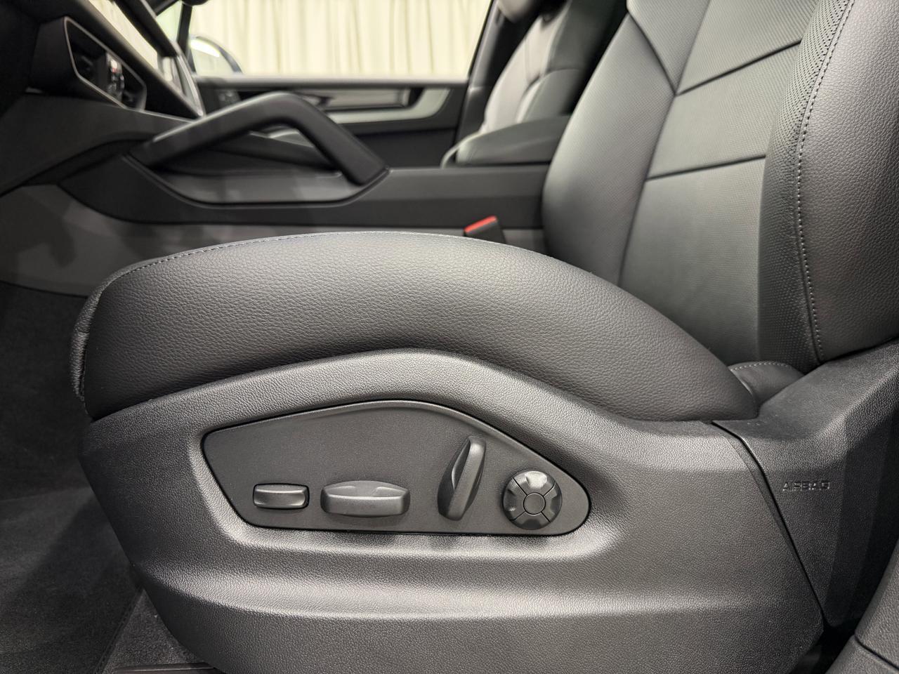 2026 Porsche Cayenne E-Hybrid Newark DE