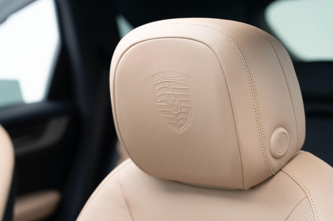 2026 Porsche Cayenne E-Hybrid Pompano Beach FL