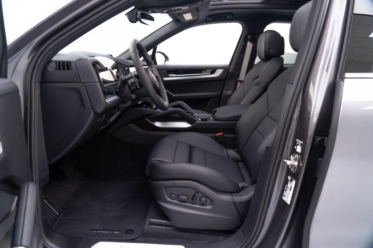 2026 Porsche Cayenne E-Hybrid Pompano Beach FL