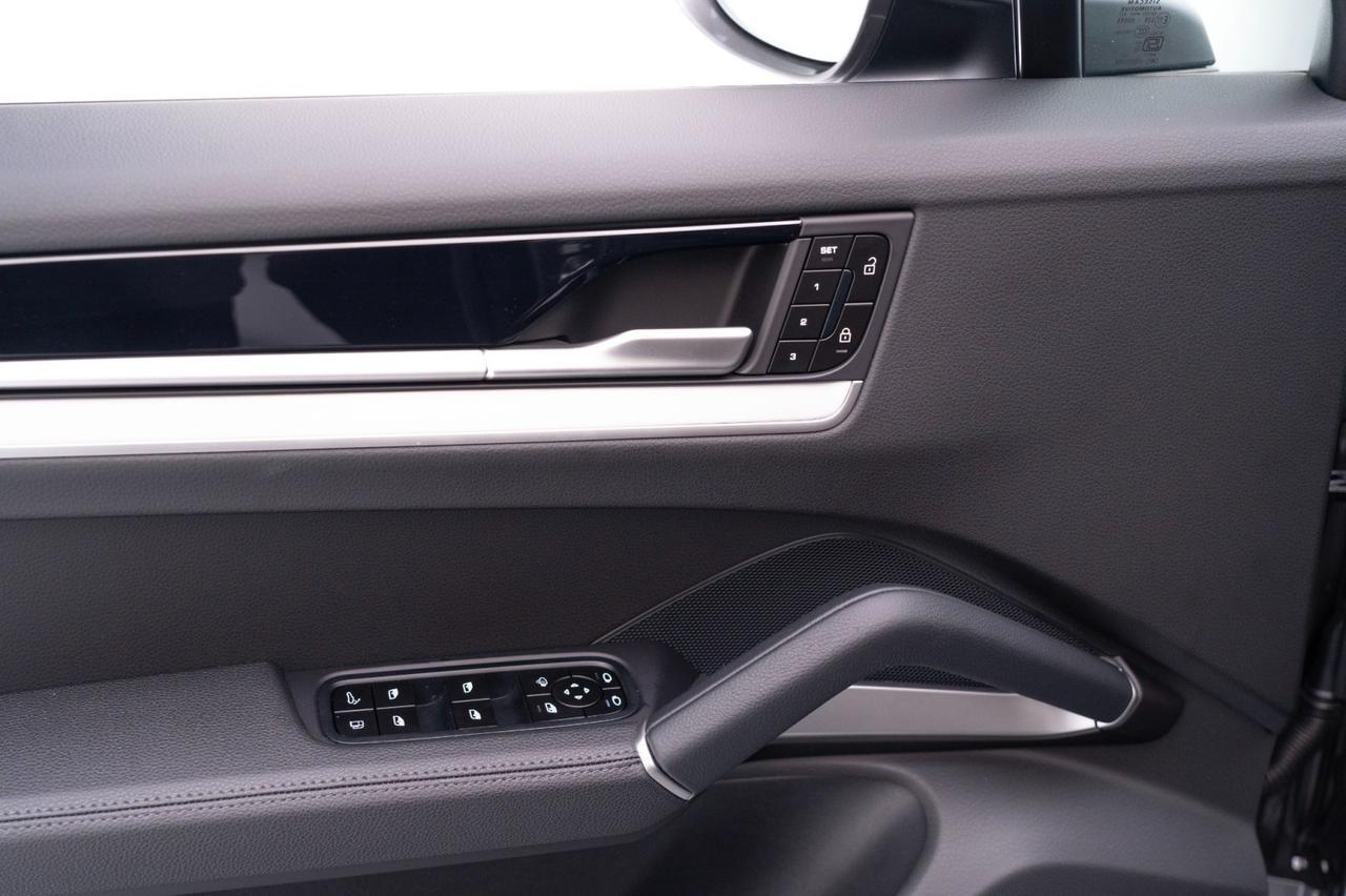 2026 Porsche Cayenne E-Hybrid Pompano Beach FL