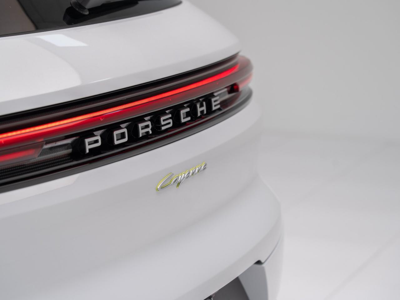 2026 Porsche Cayenne E-Hybrid Pompano Beach FL