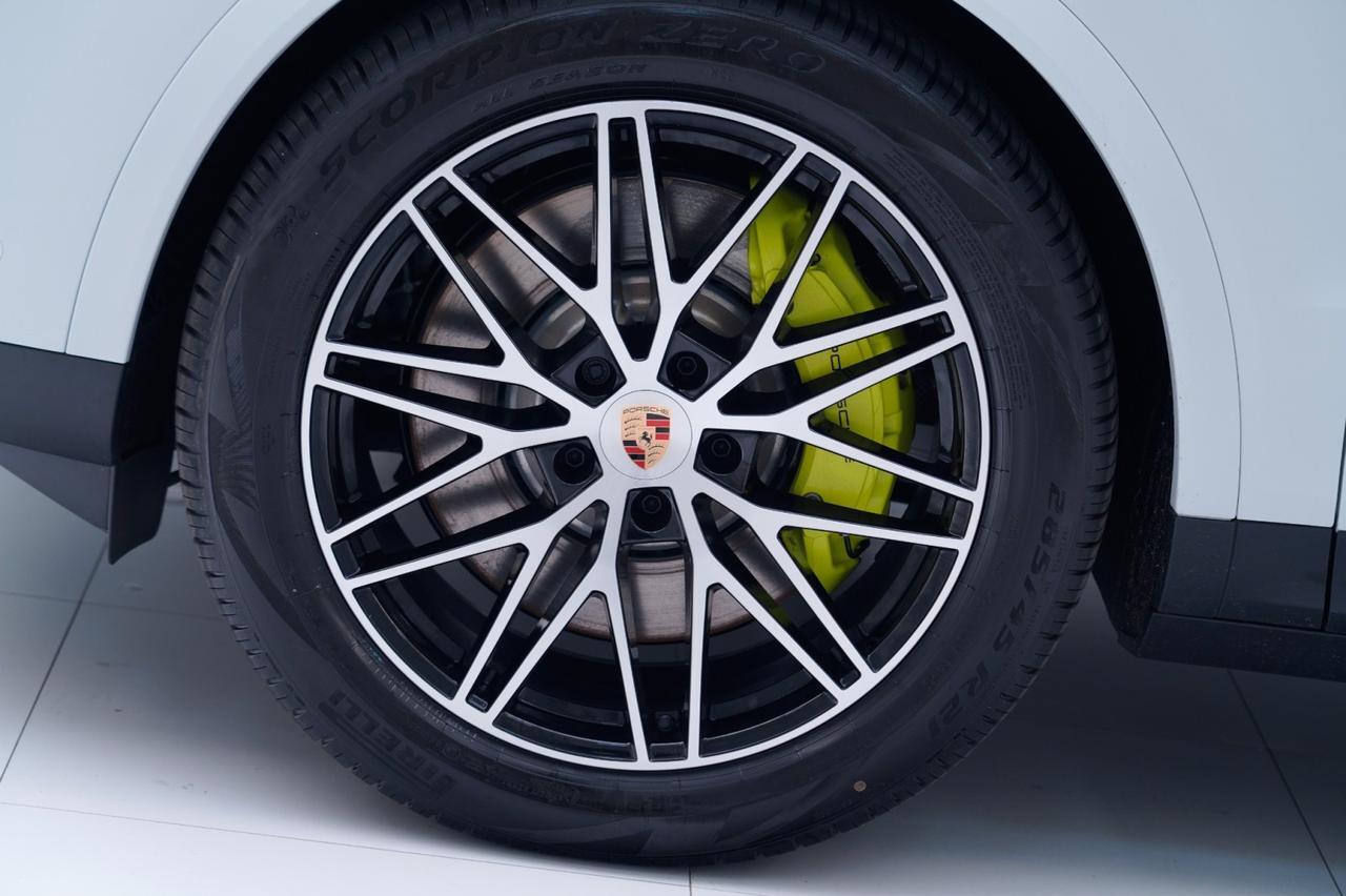 2026 Porsche Cayenne E-Hybrid Pompano Beach FL