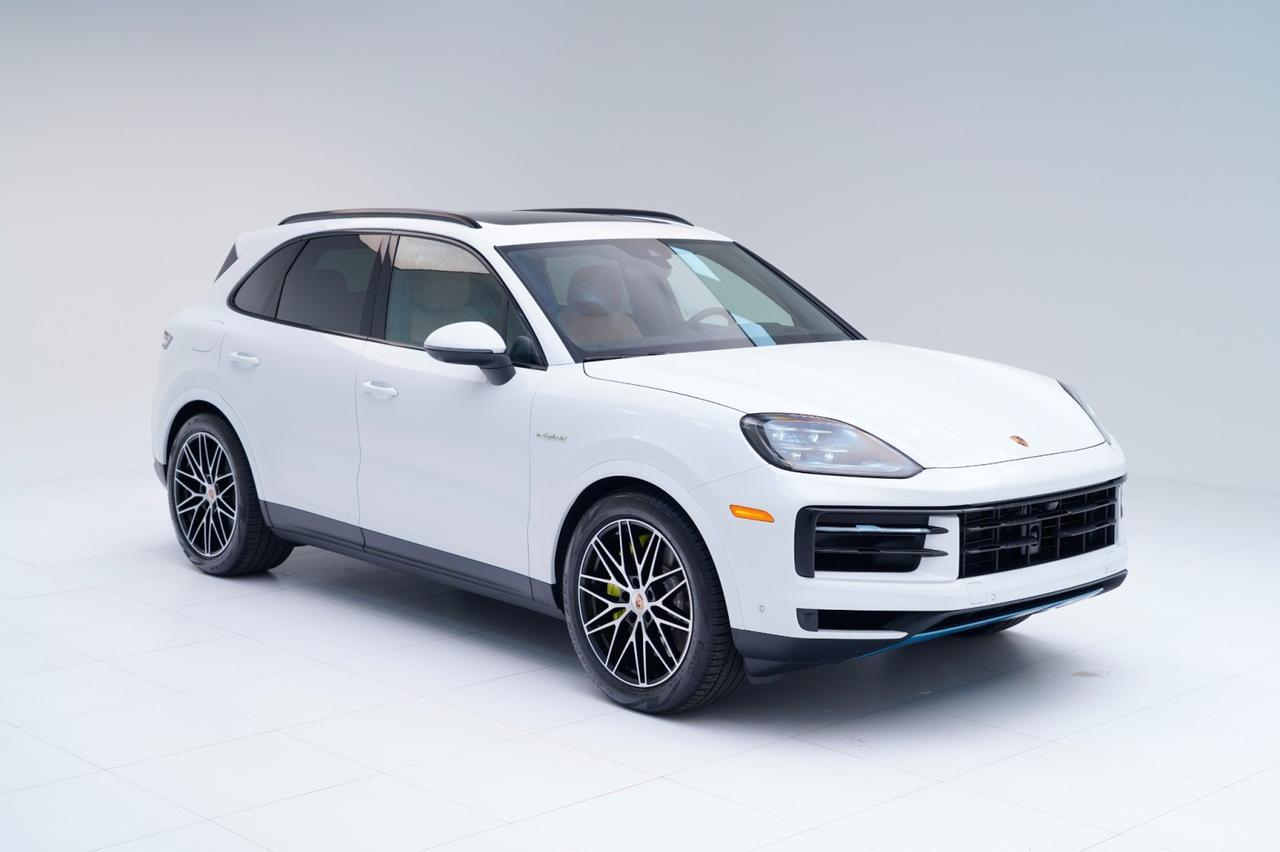 2026 Porsche Cayenne E-Hybrid Pompano Beach FL