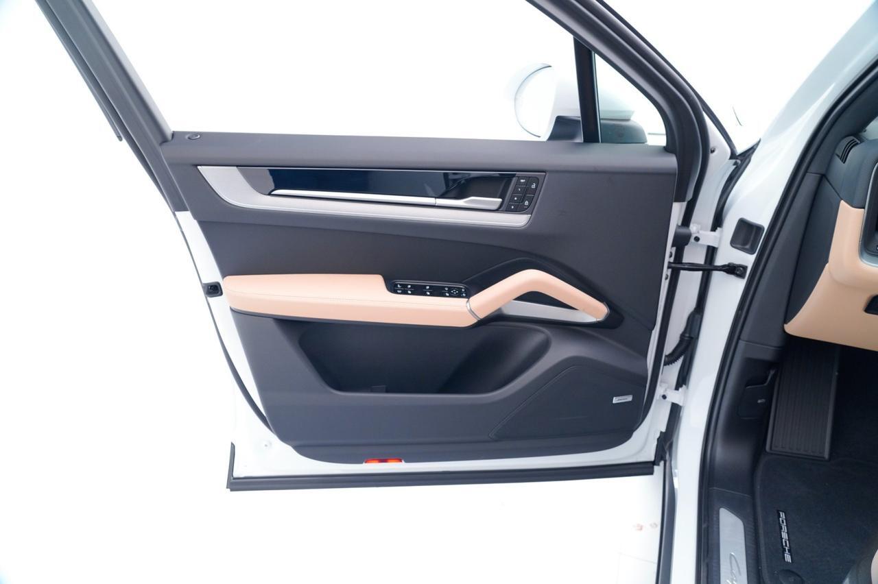 2026 Porsche Cayenne E-Hybrid Pompano Beach FL