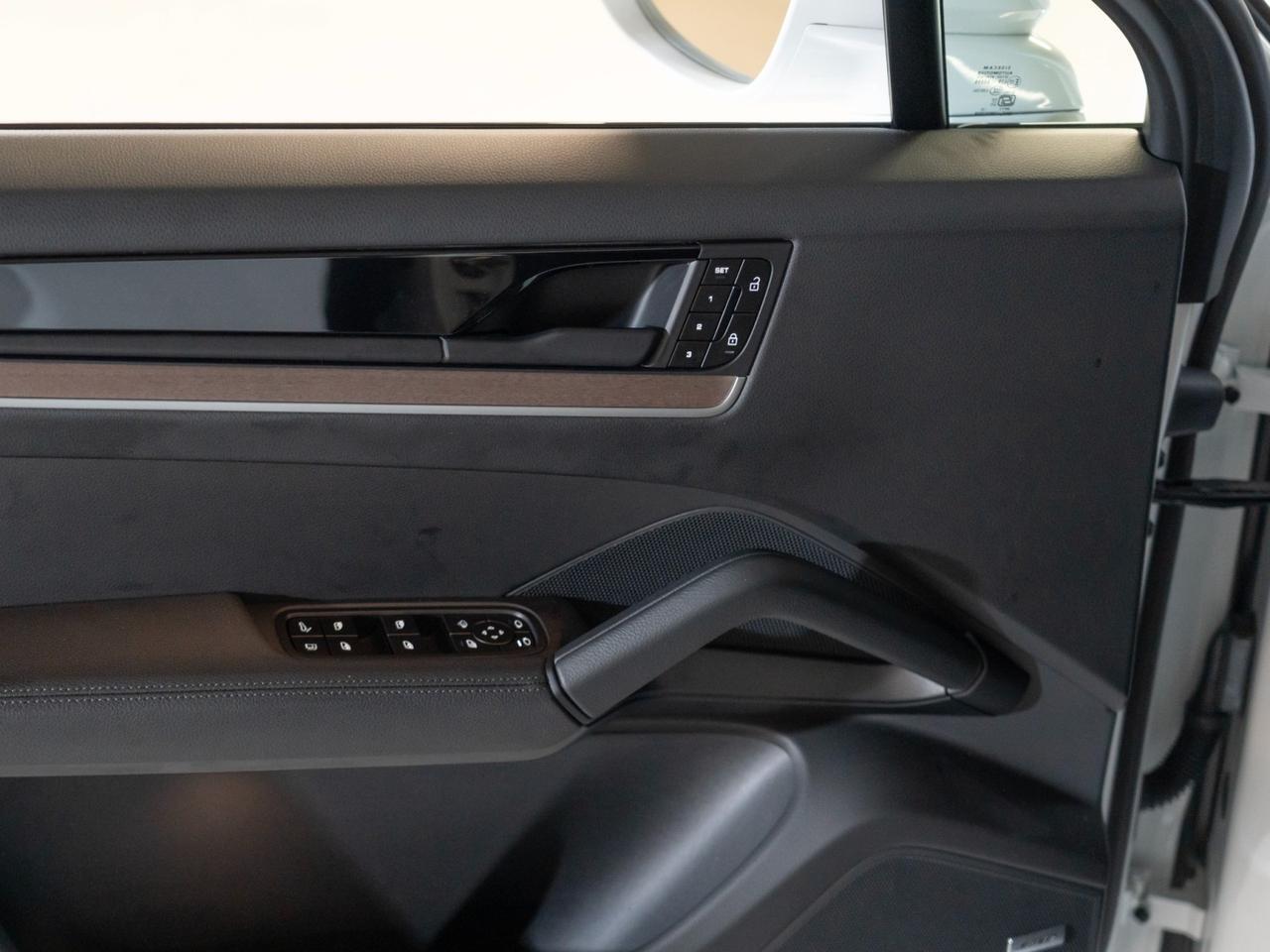 2026 Porsche Cayenne E-Hybrid Pompano Beach FL