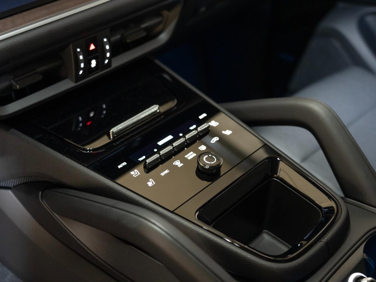 2026 Porsche Cayenne E-Hybrid Pompano Beach FL